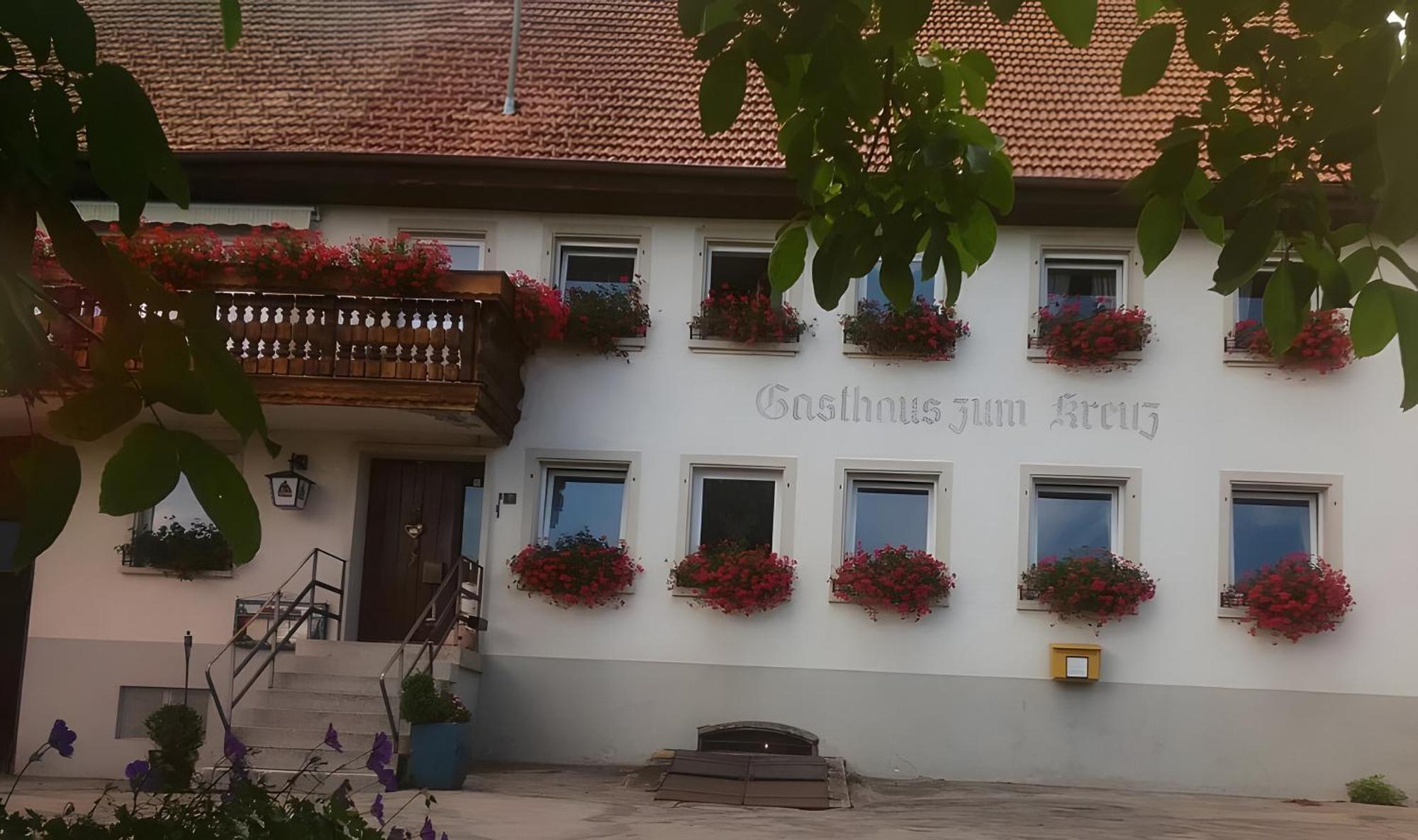 Gasthaus Zum Kreuz Grafenhausen Exterior foto